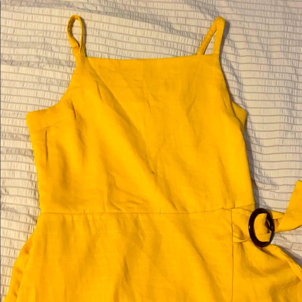 Yellow flows dress with belt attached